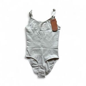 New $50 Shapermint Women's All Day Every Day Scoop Neck Bodysuit White M  95001